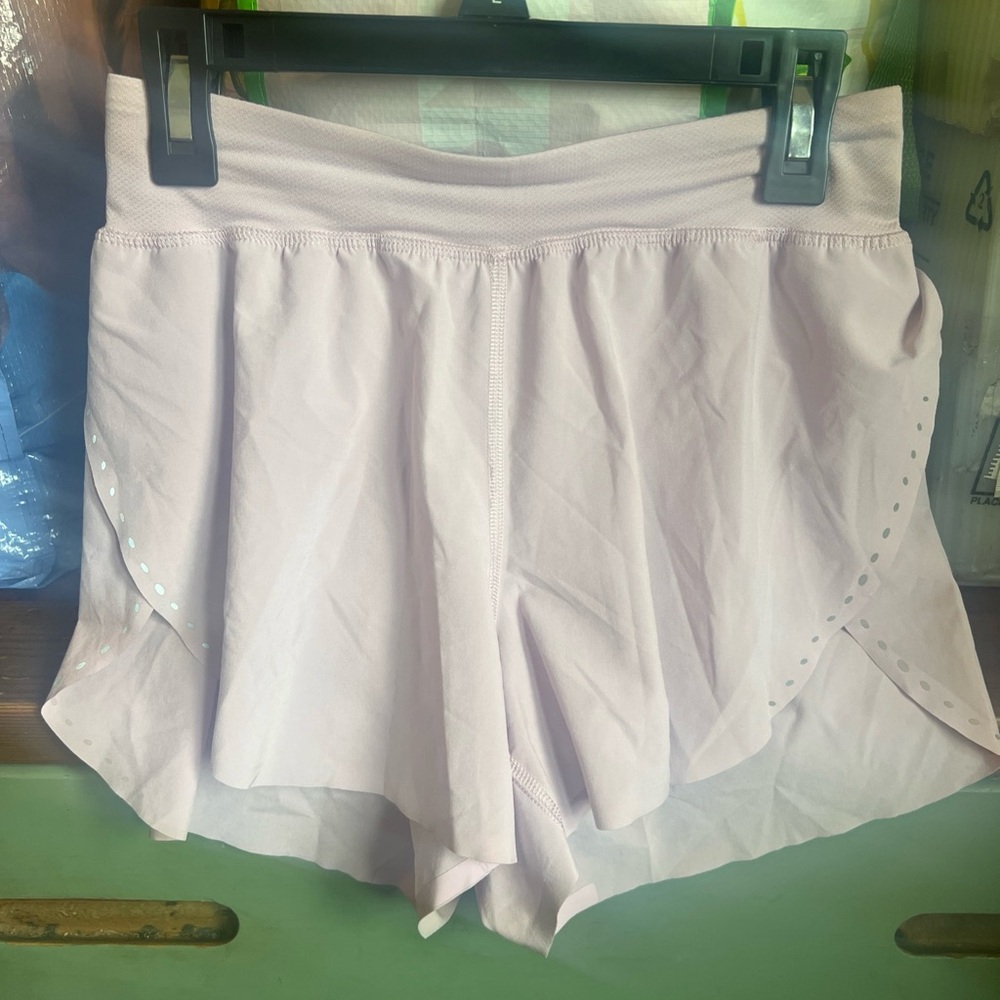 Lululemon Find Your Pace Shorts, Size 2, Light Pink, Great Condition 🩷🩷🩷